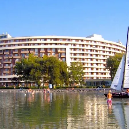 Апартаменты Club218 Lilly Wellness Apartman *