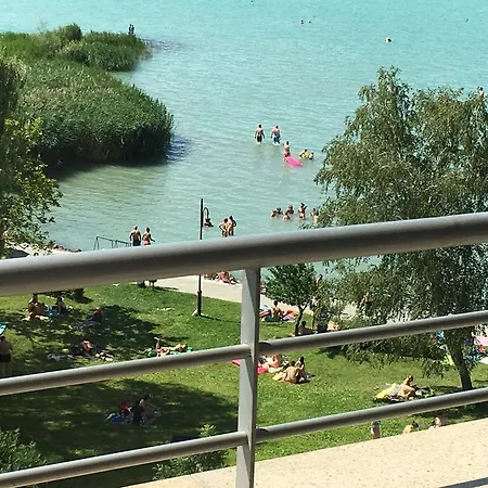 Club218 Lilly Wellness Apartman Апартаменты *