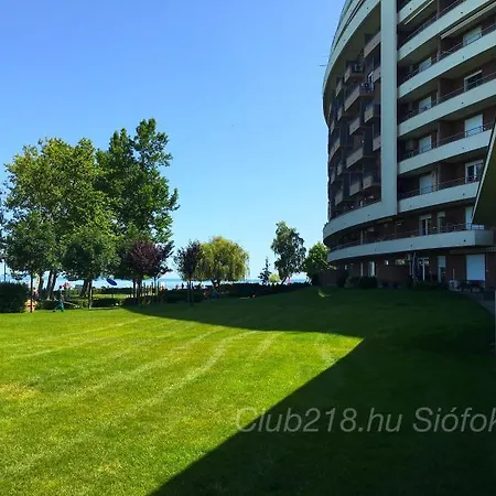 Club218 Lilly Wellness Apartman Шиофок