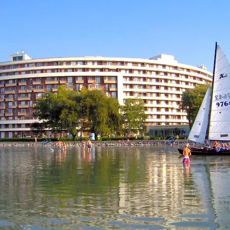 Апартаменты Club218 Lilly Wellness Apartman