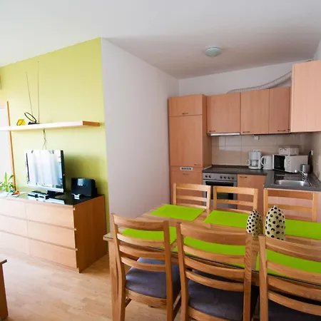 Club218 Lilly Wellness Apartman Шиофок