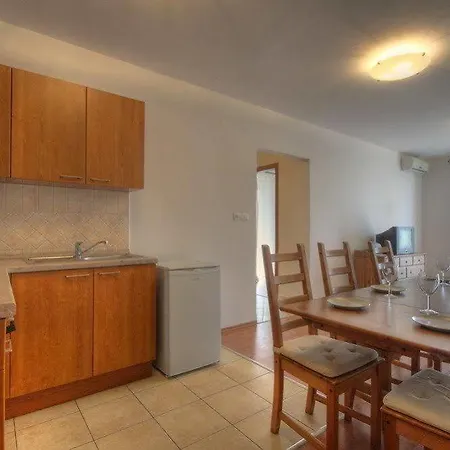 Club218 Lilly Wellness Apartman Апартаменты Шиофок
