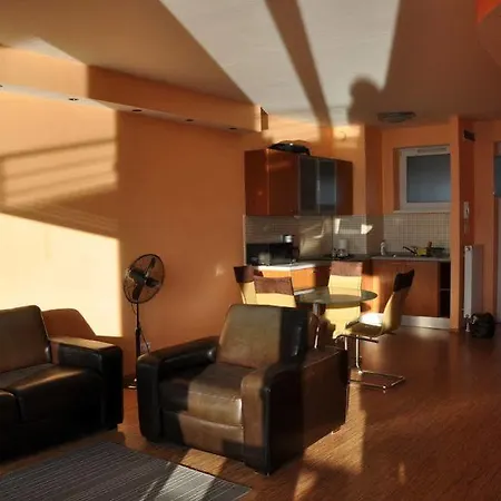 Club218 Lilly Wellness Apartman Апартаменты Шиофок