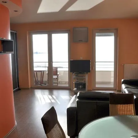Апартаменты Club218 Lilly Wellness Apartman