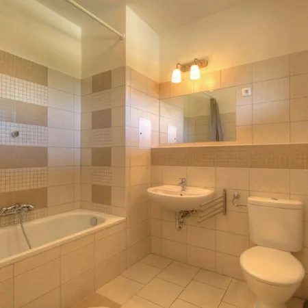 Club218 Lilly Wellness Apartman Апартаменты