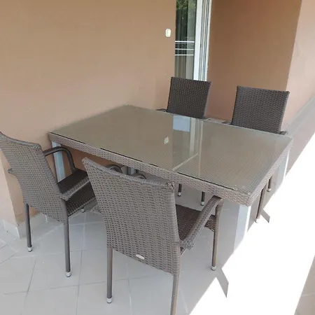 Апартаменты Club218 Lilly Wellness Apartman