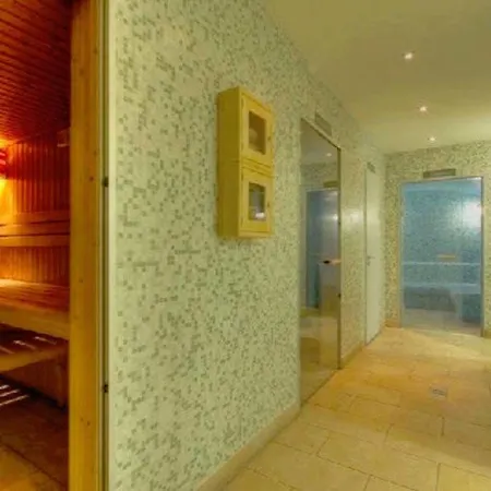 Club218 Lilly Wellness Apartman * Шиофок