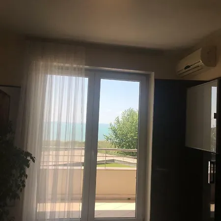 Club218 Lilly Wellness Apartman Апартаменты Шиофок