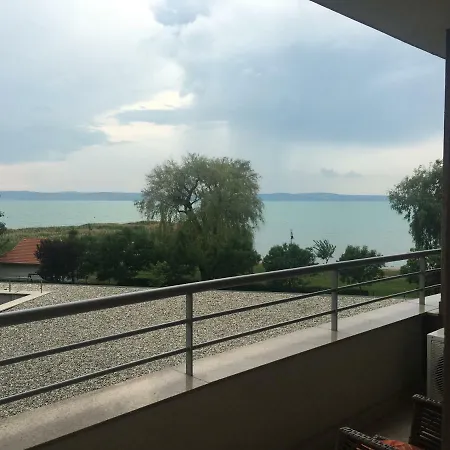 Апартаменты Club218 Lilly Wellness Apartman *