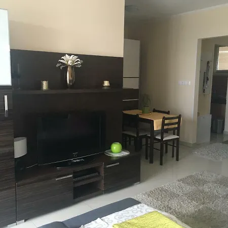 Апартаменты Club218 Lilly Wellness Apartman Шиофок
