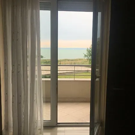 Апартаменты Club218 Lilly Wellness Apartman Шиофок