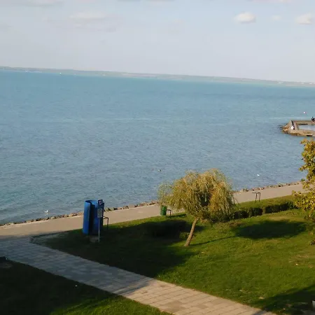 Club218 Lilly Wellness Apartman Апартаменты *
