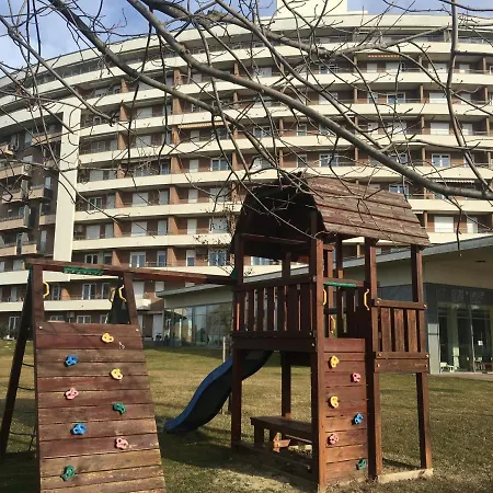 Club218 Lilly Wellness Apartman * Шиофок